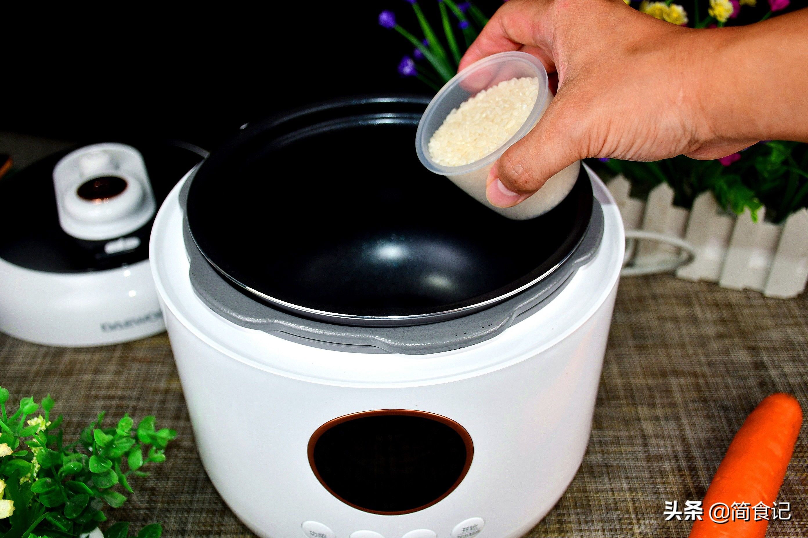 蒸米饭时,只加水就错了!多加这几味料,米饭更软糯,营养更全面