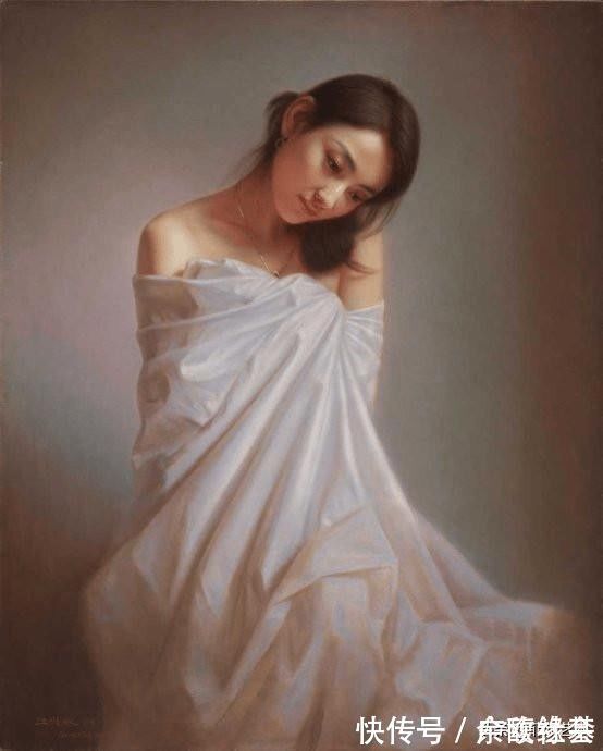 绘画@年轻画家人体油画中的美艳少妇,身披薄纱,难掩玲珑曲线