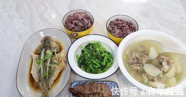 油菜苔|中学生放学回家,吃上这样的晚餐,直呼太美味,比食堂的饭菜香