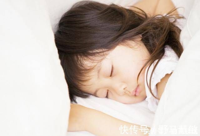 家长|孩子为啥不长个,睡前对孩子做的3件事,第3件很多宝爸宝妈都在做