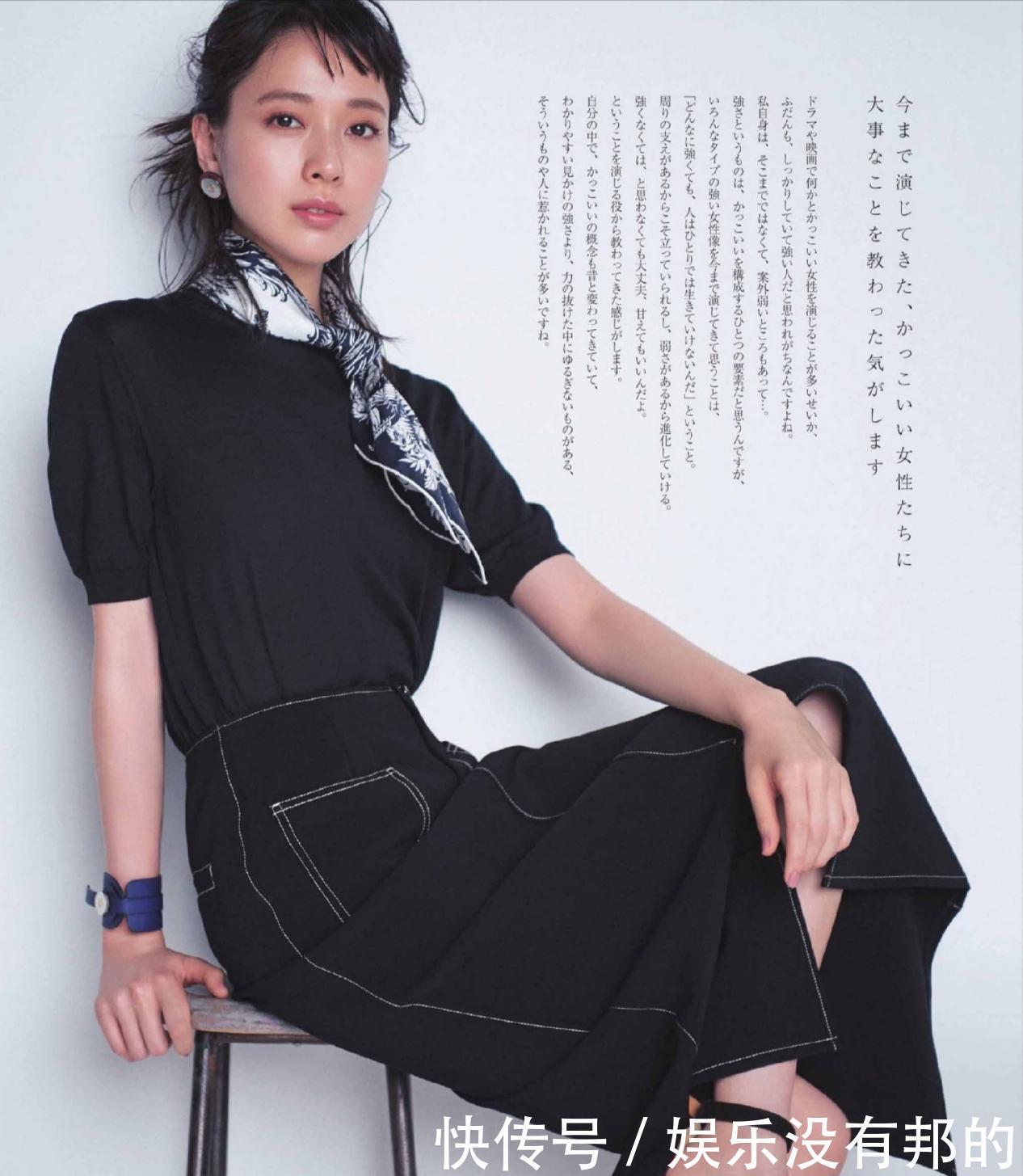 直筒|40岁女人的成熟感穿搭,当属“T恤+直筒裙”,优雅减龄又显气质