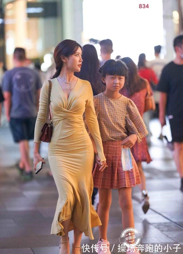 包臀裙 超时髦的包臀裙穿搭,提升气质和身形美,笑容甜美!