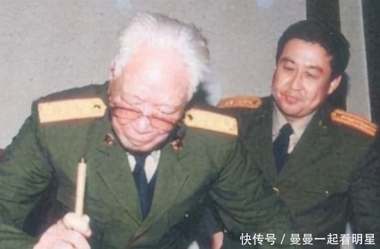 取出|这位中将中弹8年后弹头才取出,阅兵当天逝世,4个儿子均成将军