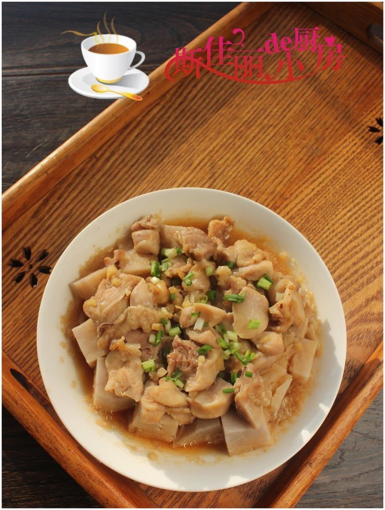 它是碱性食材,和鸡肉是绝配,简单蒸一蒸就太美味,顿顿吃个精光