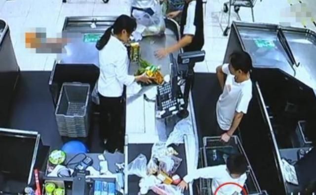 小林|孩子先喝饮料后付款,商家却要求10倍赔偿,妈妈的回答引众人称赞