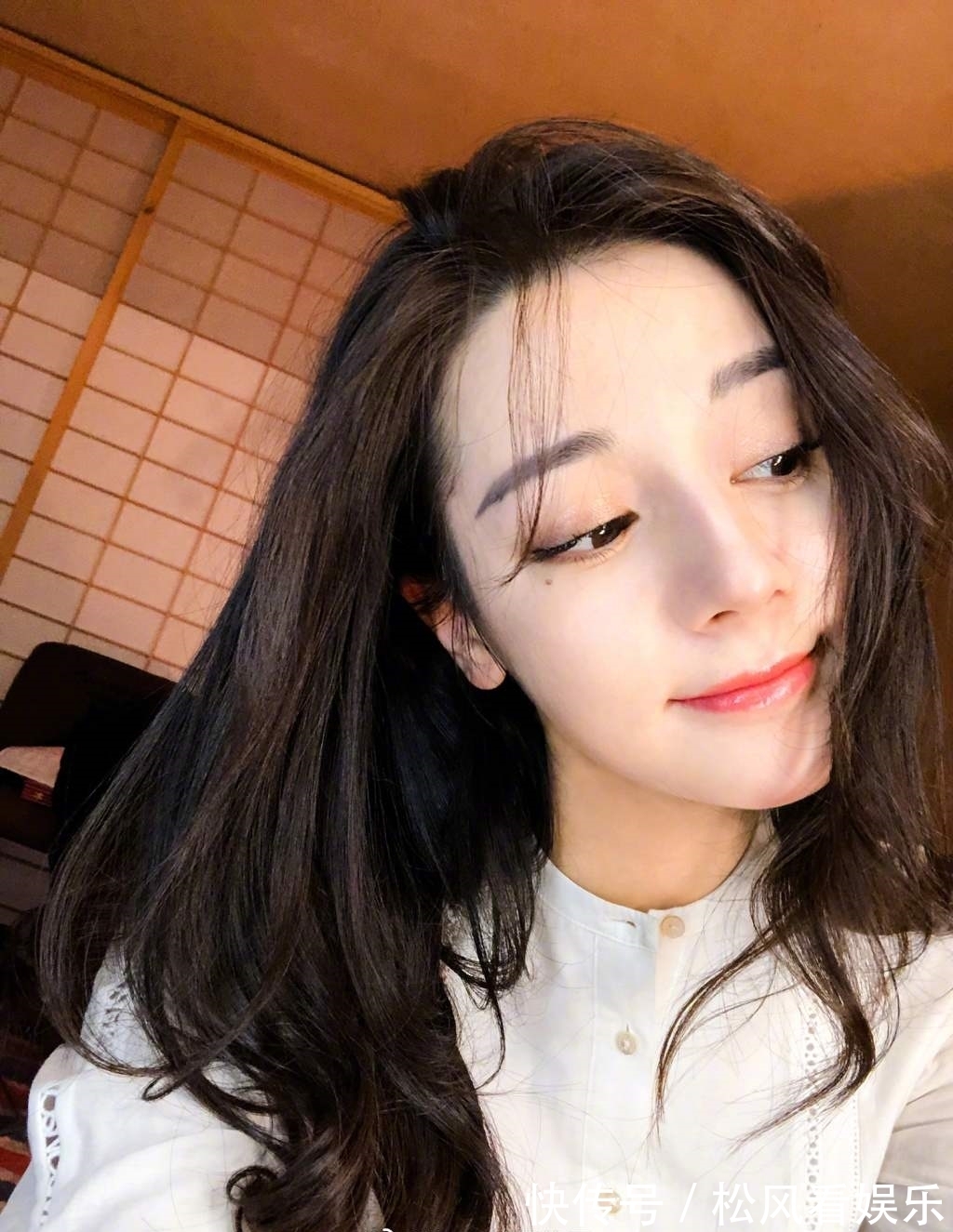 蓬松|想让发量看起来更多首选热巴娜扎同款空气感卷发,减龄还显脸小