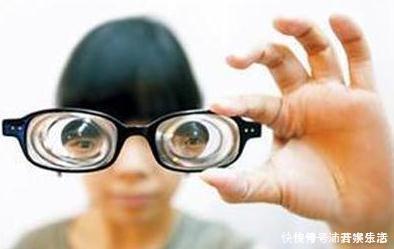 度数|眼睛近视了,却不戴眼镜,用不了多久,你将会面对这三个后果