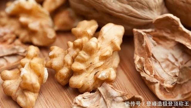 中年|核桃最厉害的不是补脑！还有2个养生妙用，懂养生的人都未必知道