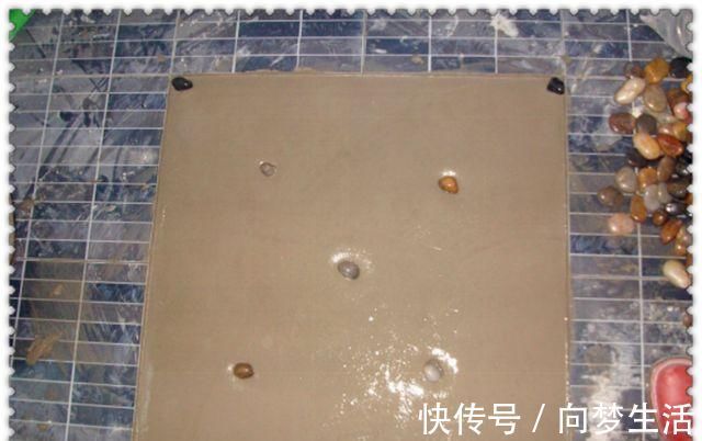淋浴间|老公在淋浴间铺鹅卵石,就为了给脚底按摩,完工后我愣住了!