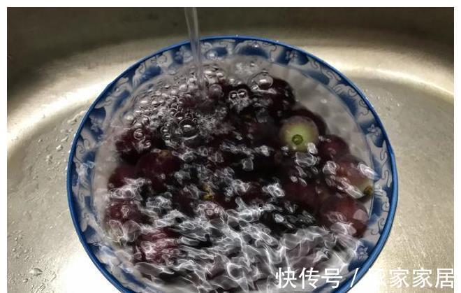 葡萄|清洗葡萄小妙招，学会正确方法，干净又卫生，葡萄皮都能一起吃