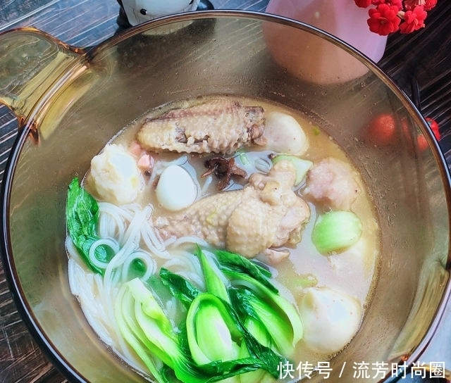  鸡汤米线，味道鲜美，顺滑可口