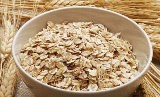 上了年纪骨质疏松，几种食物一天吃一点，强筋骨比钙片还补钙