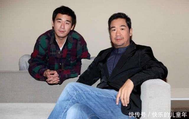 认成|儿子和妈被医生认成祖孙俩，娃长大后才明白老来得子有钱也不行