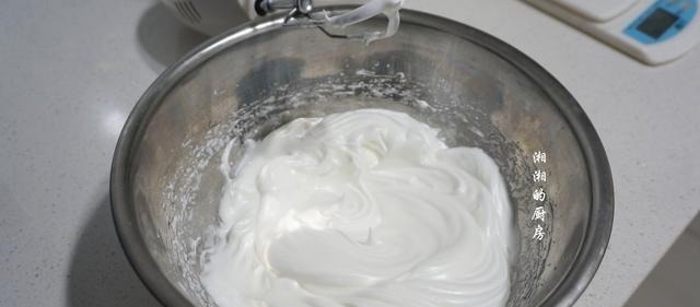 孩子超喜欢吃这款蛋糕,不用面粉就能做,健康又简单,比买的还香