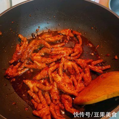 豆豉|别怪我没提醒你，这道豉汁虎皮凤爪一吃就上瘾