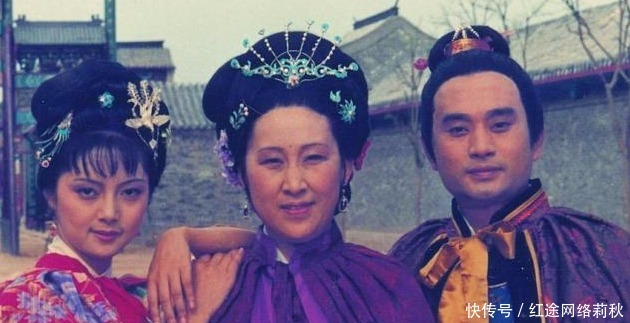 四大家族|薛家给贾珍送了一件珍贵礼物,却给四大家族都带来了潜在的灾祸