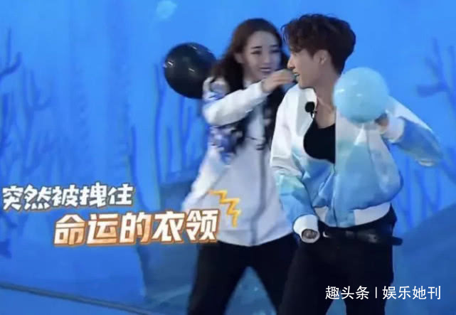 鹿晗|张艺兴与热巴终于互动，炒饭吃得直冒粉红泡泡，感觉胖迪要被整