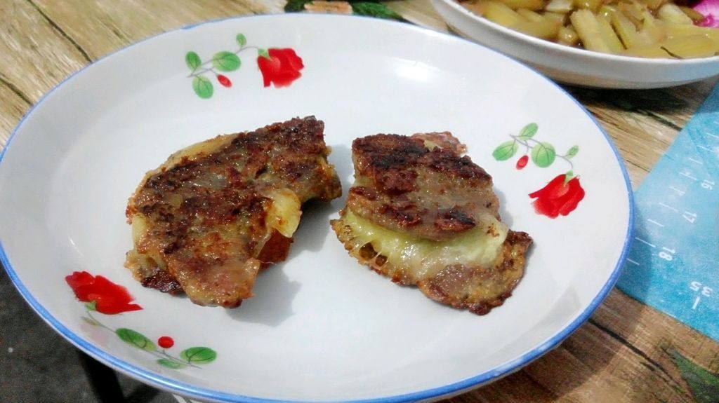 在家制作香煎芝士猪排，味道浓郁，营养健康