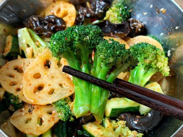 健康|天热最爱这个菜，拌一拌10分钟搞定，健康美味，香到口水直流