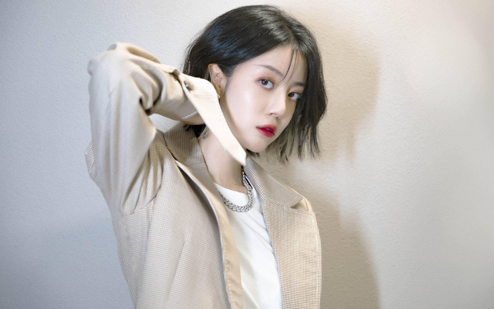 任敏|離開楊冪2年后,她與昔日同事同臺PK,卻被指成“背景板”