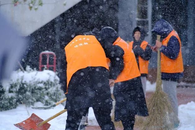 山东交通学院|千里一色！山东高校的“初雪”遇上“立冬”，浪漫绝绝子！