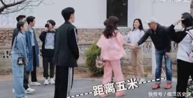 明星 已经15个人的《桃花坞》,又邀请15位飞行嘉宾,就连素人也有资格