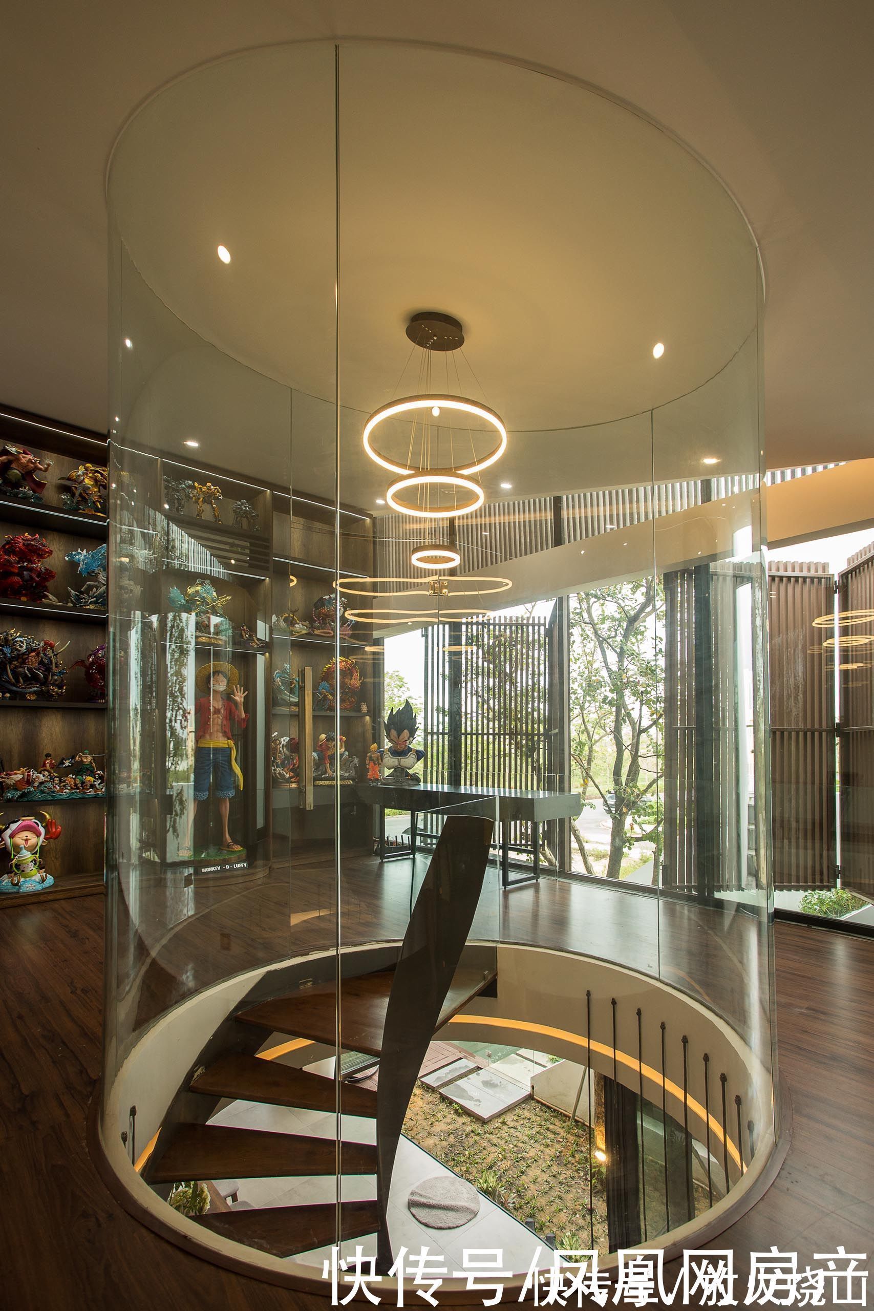 屋子|这对夫妻把屋顶改造成菜园,瓜果蔬菜都吃不完,屋内还能冬暖夏凉