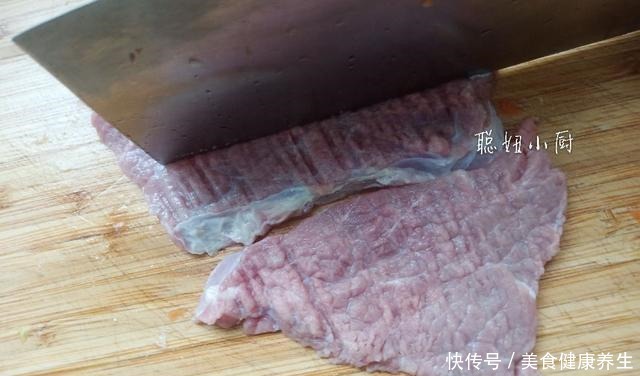 最近孩子最馋这锅饭,饭菜一锅出,省事简单,孩子吃得香,身体棒