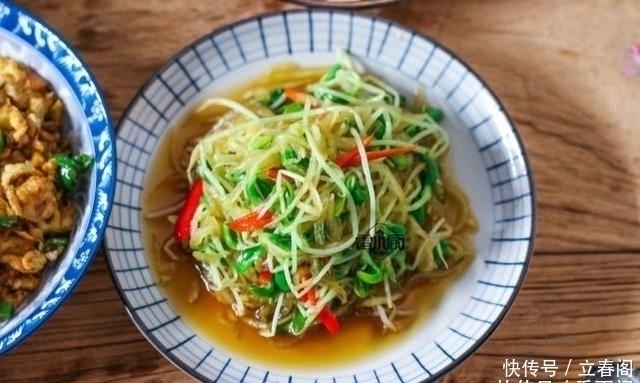 中午做了3个菜,成本不过12块钱,老公却吃嗨了,一人吃了半锅饭