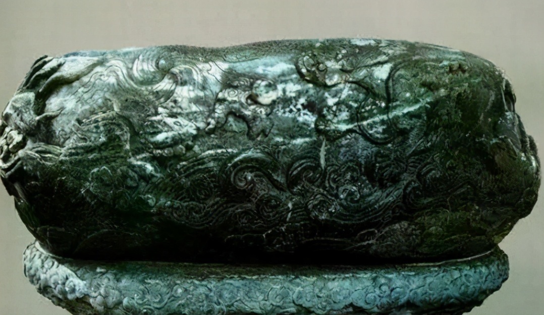 这件文物乃是国宝中的国宝,禁止出国展览,发现者获五双手套奖励