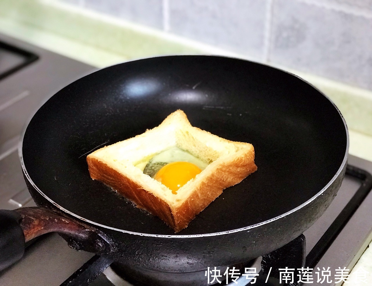 只用平底锅就能做出来的网红早餐,营养丰富,全家人都喜欢吃