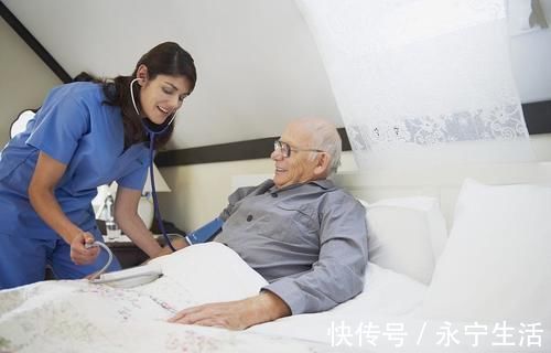 测量血压|一个人的正常血压是多少，测血压的时候左手更准还是右手更准