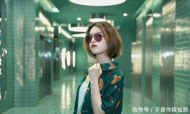 无可挑剔|模特身材、衣着、气质无可挑剔