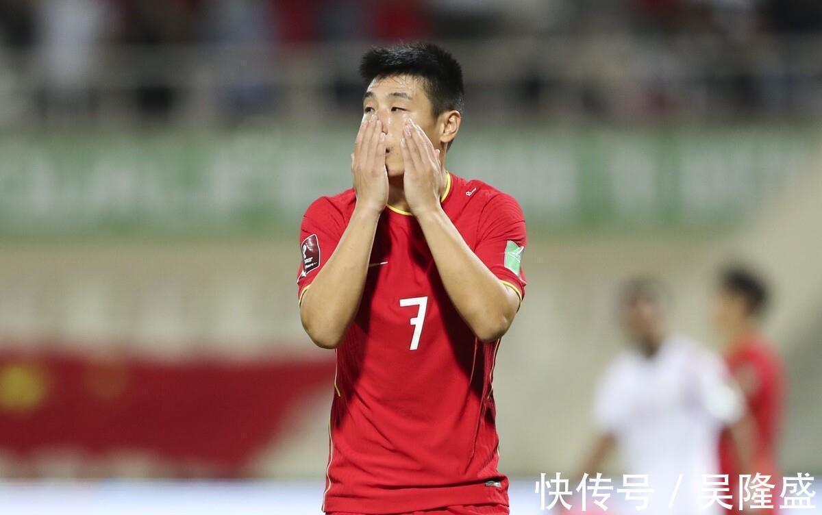 张玉宁|人民日报发话了!批评李铁:2换人都有错,上届国足爆发因有里皮