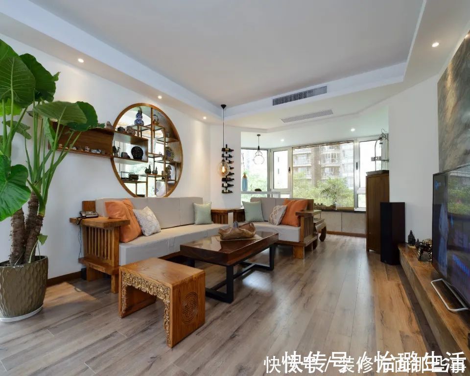 沙发背景墙|136平米的新房,现代与中式的融合,第一眼就爱上了沙发背景墙!