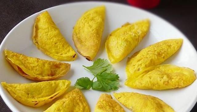 小朋友都爱吃的蛋饺,不用锅就能做,很简单,色泽金黄,又香又嫩