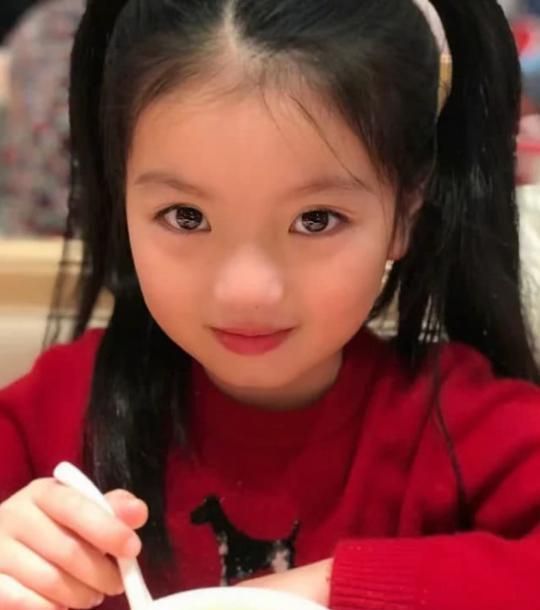 阿拉蕾才是“整容式”长大，原以为会长残，没想到却美到认不出
