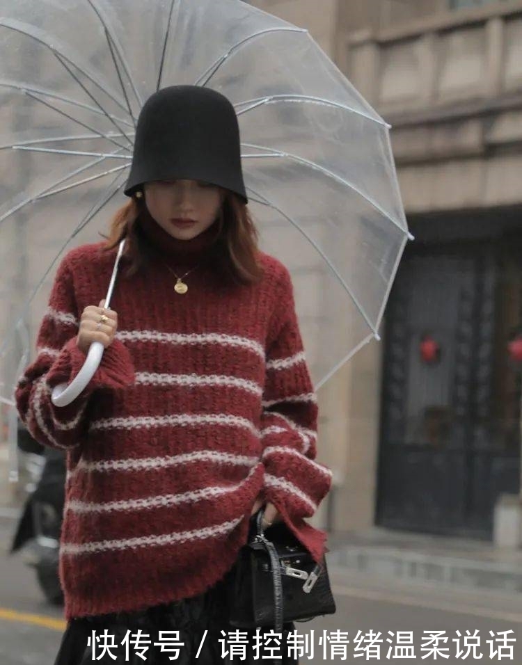 2021年第一套绝美气质穿搭:丝绒裙+毛衣!!!