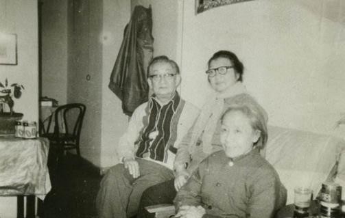 摆地摊|晚清最美格格,当了半辈子富贵闲人,晚年却沦落街头摆地摊