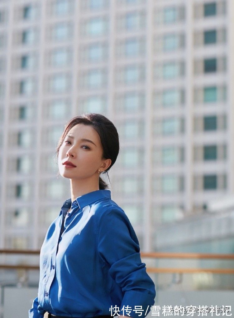 日落黄 40岁左右的女人,衣服尽量不要穿驼色和灰色,其实这些更气质显白