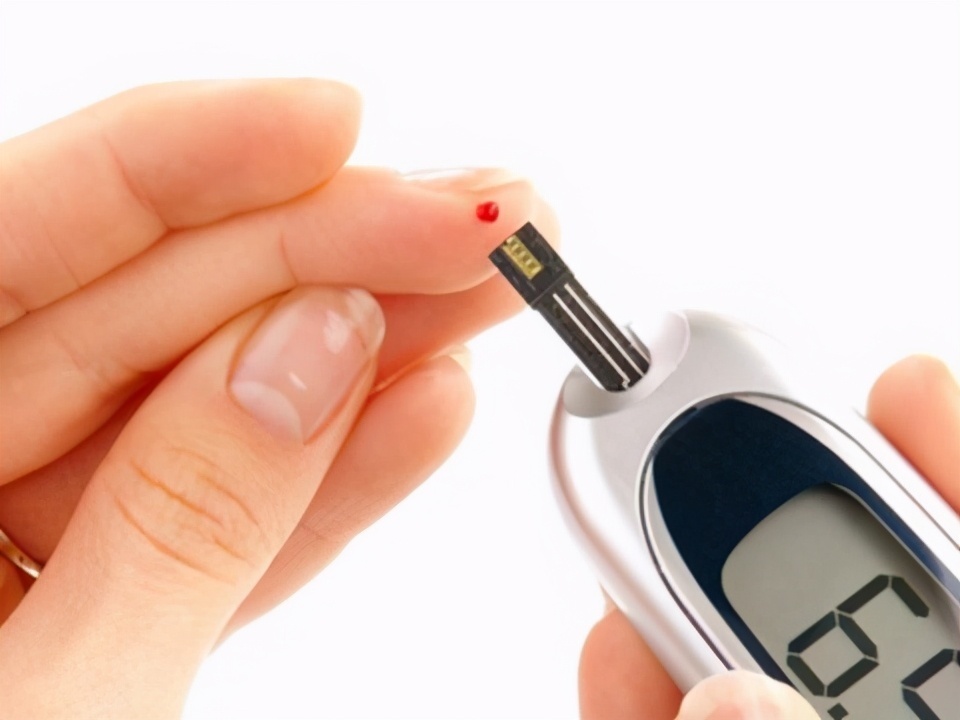 医生|我摘掉糖尿病的帽子，用了一年时间，医生：他做到了三个“足够”