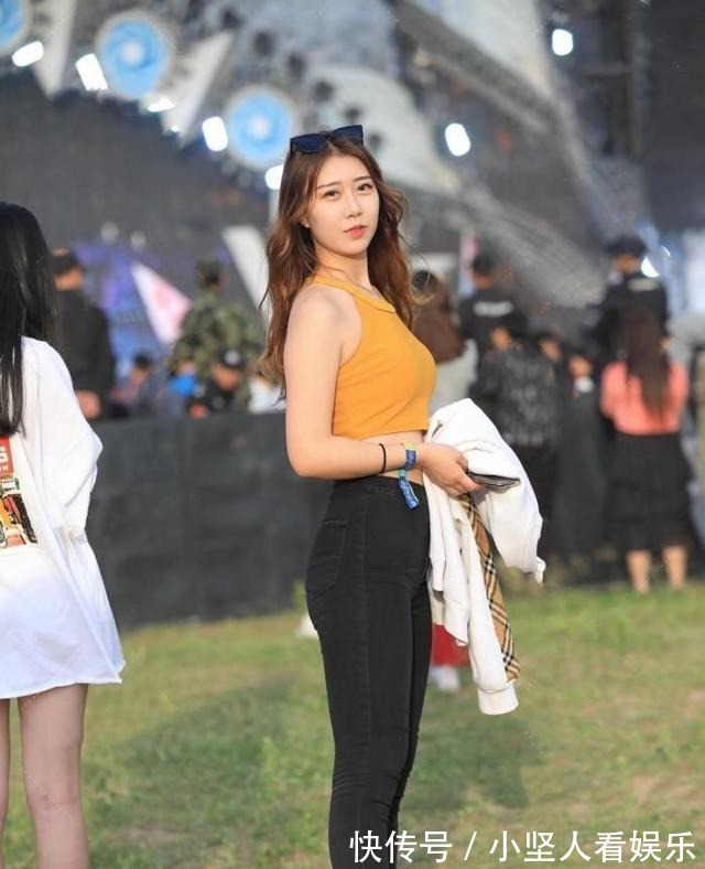 王者|曾经的“王者”归来,小黑裤横扫街头,爱美女士也不再淡定