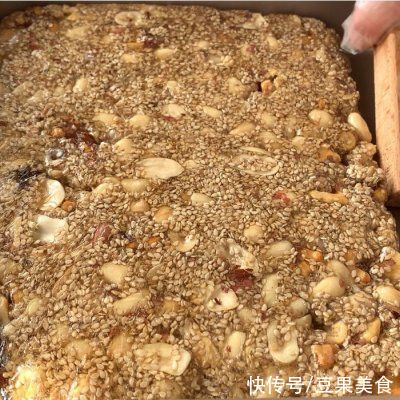 过年必不可少：手工花生芝麻糖