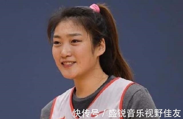 李月汝|恭喜中国女篮！澳洲第一女中锋宣布退出奥运会，她曾在比赛中扣篮