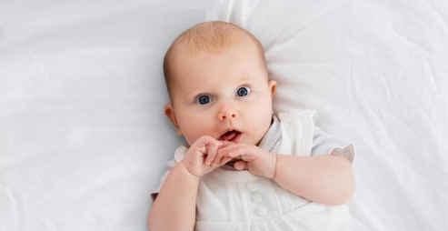 新生儿有这4种变化，都是正常现象，新手爸妈无需太过担心