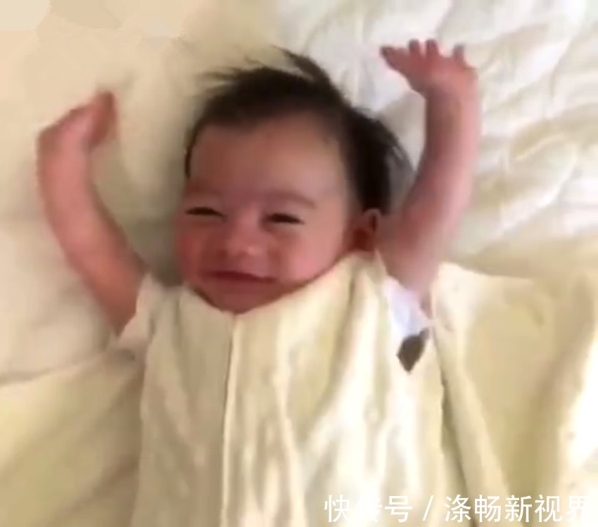 宝宝|萌娃被亲妈襁褓成“毛毛虫”一般走红,网友解放的那一刻萌化了
