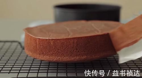 巧克力糯米糍，浓郁巧克力酱包裹软弹糯米糍，香甜可口