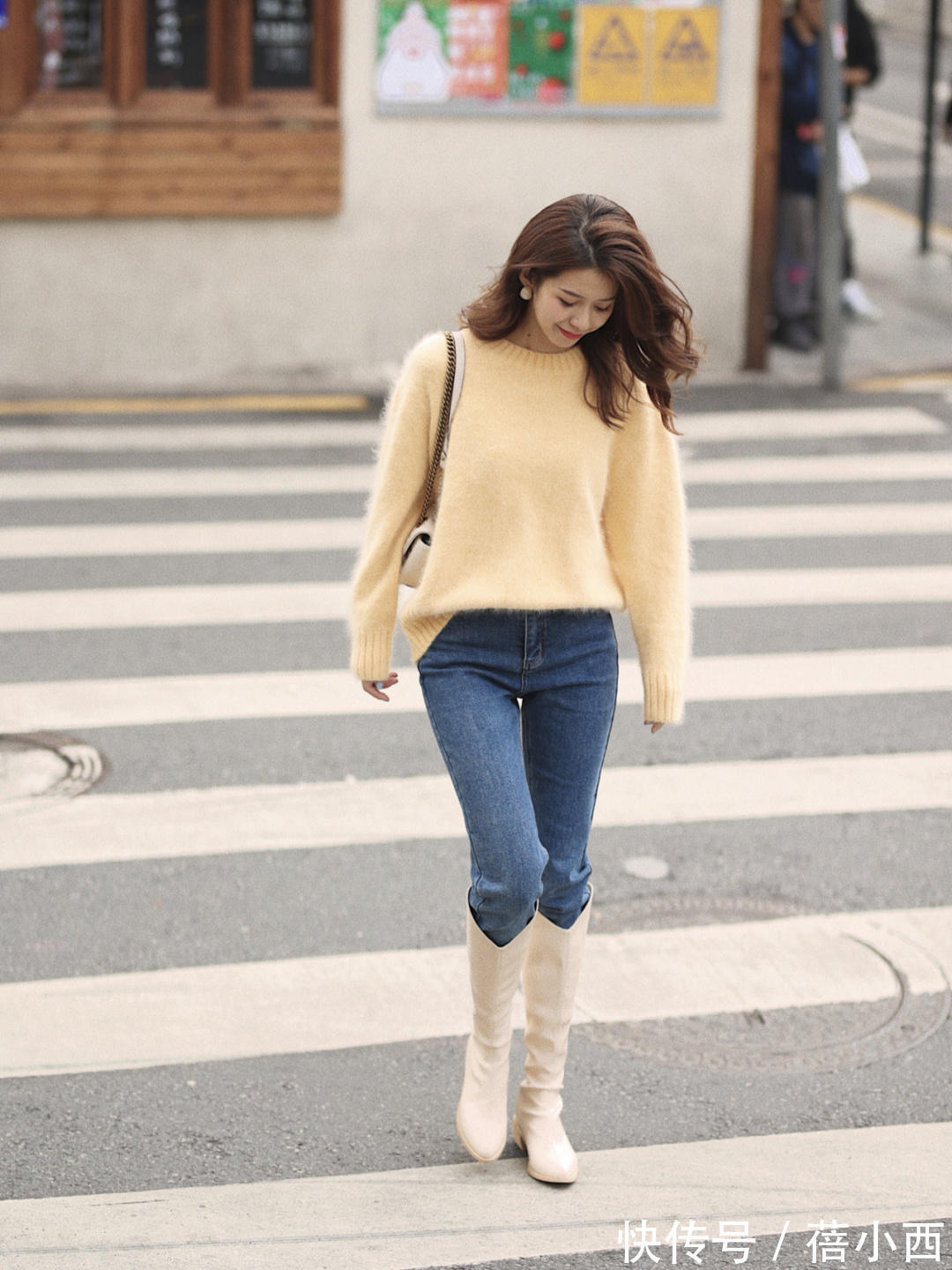 牛仔裤 今年流行“毛衣+裤子”,搭配小黑裤、牛仔裤、阔腿裤保暖又时髦