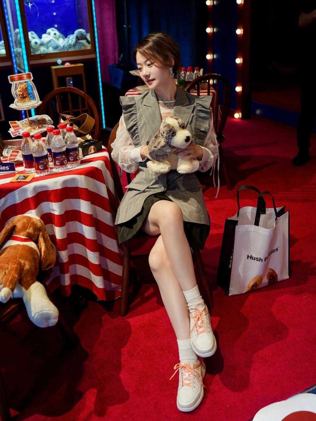 应季性|运动鞋到底有多百搭?裤装裙装都能配,上身效果一点不含糊