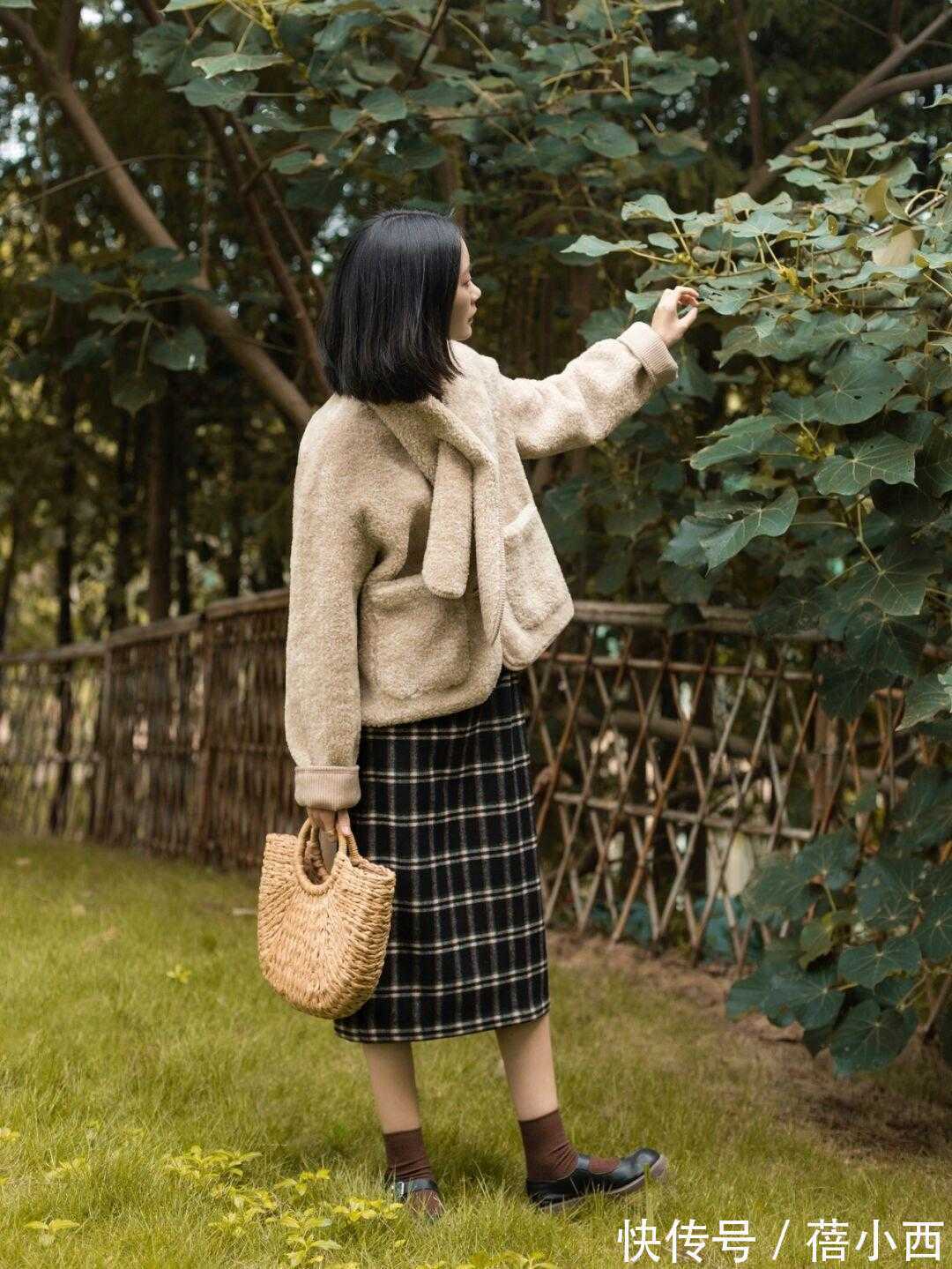 春节 新年春节出街就穿羊羔毛外套，秒变吸睛时髦精，搭配裙子裤子都美